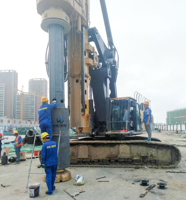 青島合錫源建設工程公司 XR360旋挖鉆機改裝配套一米潛孔錘開工大吉！